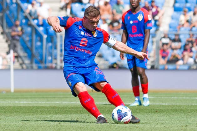 BASEL, SWITZERLAND - JULY 18: Xherdan Shaqiri of Basel attempts a free during the pre-season friendly match between FC Basel 1893 and Juventus at St. Jakob Stadium on July 18, 2026 in Basel, Switzerland. *** BASEL, SWITZERLAND, JULY 18 — Xherdan Shaqiri of Basel takes a free kick during the preseason friendly match between FC Basel 1893 and Juventus at St. Jakob Stadium on July 18, 2026, in Basel, Switzerland Copyright: xJustPictures.ch PascalxvonxBürenx jp-en-EuSpIm-Pavo_Fotografie-05456