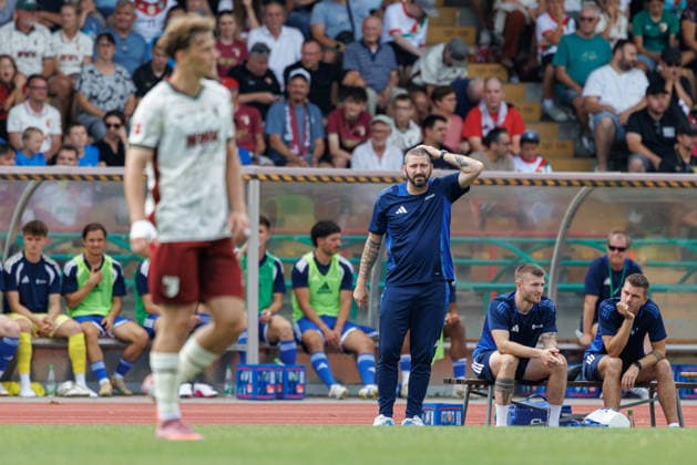 Sascha Mölders (100, BFV-Schwaben-Auswahl) beim Spiel zwischen FC Augsburg v BFV-Schwaben-Auswahl, Fussball, Herren, Bundesliga, 2026 2027, Testspiel am 18.07.2026 in Augsburg, Rosenaustadion. Bayern Deutschland *** Sascha Mölders 100, BFV Schwaben Select Team in the match between FC Augsburg and BFV Schwaben Select Team, soccer, men s, Bundesliga, 2026–2027, friendly match on July 18, 2026, in Augsburg, Rosenaustadion, Bavaria, Germany