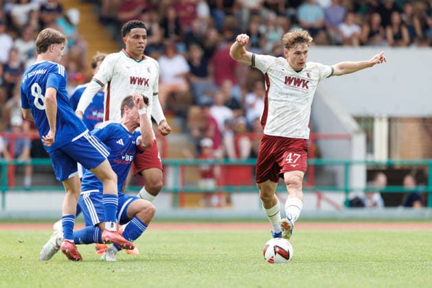 Florian Hangl (47, FC Augsburg) beim Spiel zwischen FC Augsburg v BFV-Schwaben-Auswahl, Fussball, Herren, Bundesliga, 2026 2027, Testspiel am 18.07.2026 in Augsburg, Rosenaustadion. Bayern Deutschland *** Florian Hangl, 47, FC Augsburg, during the match between FC Augsburg and the BFV Schwaben All-Star Team, soccer, men s, Bundesliga, 2026–2027, friendly match on July 18, 2026, in Augsburg, Rosenaustadion, Bavaria, Germany