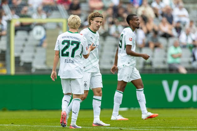 Hugo Bolin (Borussia Moenchengladbach) Torjubel, jubelt mit seiner Mannschaft nach dem Treffer zum 0:2 waehrend des Freundschaftsspiels in der Saisonvorbereitung zwischen Wuppertaler Sportverein und Borussia Mönchengladbach im Stadion am Zoo am 18. Juli 2026 in Wuppertal, Deutschland. (Foto von Mario Hommes DeFodi Images) +++ Hugo Bolin (Borussia Moenchengladbach) celebrates after scoring his team s second goal with teammates during the during the pre-season friendly match between Wuppertaler Sportverein and Borussia Mönchengladbach at Stadion am Zoo on July 18, 2026 in Wuppertal, Germany. (Photo by Mario Hommes DeFodi Images) - *** Hugo Bolin, Borussia Mönchengladbach, celebrating a goal, celebrates with his teammates after scoring the 0–2 goal during a preseason friendly match between Wuppertaler Sportverein and Borussia Mönchengladbach at the Stadion am Zoo on July 18, 2026, in Wuppertal, Germany Photo by Mario Hommes DeFodi Images Hugo Bolin of Borussia Mönchengladbach celebrates with his teammates after scoring his team’s second goal during the preseason friendly match between Wuppertaler Sportverein and Borussia Mönchengladbach at Stadion am Zoo on July 18, 2026 in Wuppertal, Germany Photo by Mario Hommes DeFodi Images
