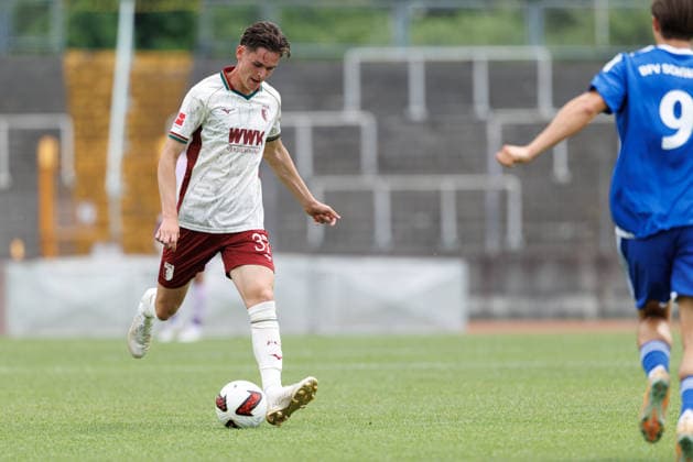 Tim Schnitzer (37, FC Augsburg) beim Spiel zwischen FC Augsburg v BFV-Schwaben-Auswahl, Fussball, Herren, Bundesliga, 2026 2027, Testspiel am 18.07.2026 in Augsburg, Rosenaustadion. Bayern Deutschland *** Tim Schnitzer, 37, FC Augsburg, during the match between FC Augsburg and the BFV Schwaben All-Star Team, soccer, men s, Bundesliga, 2026–2027, friendly match on July 18, 2026, in Augsburg, Rosenaustadion, Bavaria, Germany