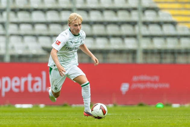 Fritz Fleck (Borussia Moenchengladbach) in Aktion, am Ball, Einzelaktion waehrend des Freundschaftsspiels in der Saisonvorbereitung zwischen Wuppertaler Sportverein und Borussia Mönchengladbach im Stadion am Zoo am 18. Juli 2026 in Wuppertal, Deutschland. (Foto von Mario Hommes DeFodi Images) +++ Fritz Fleck (Borussia Moenchengladbach) controls the ball during the during the pre-season friendly match between Wuppertaler Sportverein and Borussia Mönchengladbach at Stadion am Zoo on July 18, 2026 in Wuppertal, Germany. (Photo by Mario Hommes DeFodi Images) - *** Fritz Fleck of Borussia Mönchengladbach in action, on the ball, making a solo run during the preseason friendly match between Wuppertaler Sportverein and Borussia Mönchengladbach at Stadion am Zoo on July 18, 2026, in Wuppertal, Germany. Photo by Mario Hommes, DeFodi Images. Fritz Fleck of Borussia Mönchengladbach controls the ball during the preseason friendly match between Wuppertaler Sportverein and Borussia Mönchengladbach at Stadion am Zoo on July 18, 2026, in Wuppertal, Germany. Photo by Mario Hommes, DeFodi Images.