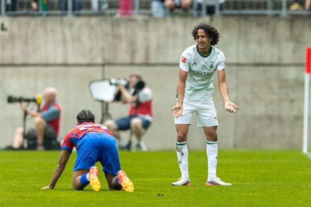 Wael Mohya (Borussia Moenchengladbach) gestikuliert, Gestik waehrend des Freundschaftsspiels in der Saisonvorbereitung zwischen Wuppertaler Sportverein und Borussia Mönchengladbach im Stadion am Zoo am 18. Juli 2026 in Wuppertal, Deutschland. (Foto von Mario Hommes DeFodi Images) +++ Wael Mohya (Borussia Moenchengladbach) gestures during the during the pre-season friendly match between Wuppertaler Sportverein and Borussia Mönchengladbach at Stadion am Zoo on July 18, 2026 in Wuppertal, Germany. (Photo by Mario Hommes DeFodi Images) - *** Wael Mohya of Borussia Mönchengladbach gestures during the preseason friendly match between Wuppertaler Sportverein and Borussia Mönchengladbach at Stadion am Zoo on July 18, 2026, in Wuppertal, Germany. Photo by Mario Hommes, DeFodi Images. Wael Mohya of Borussia Mönchengladbach gestures during the preseason friendly match between Wuppertaler Sportverein and Borussia Mönchengladbach at Stadion am Zoo on July 18, 2026, in Wuppertal, Germany. Photo by Mario Hommes, DeFodi Images.