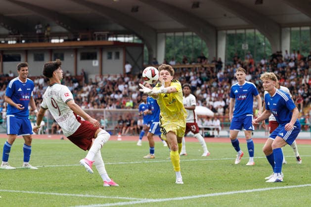 Felix Unger (12, BFV-Schwaben-Auswahl) beim Spiel zwischen FC Augsburg v BFV-Schwaben-Auswahl, Fussball, Herren, Bundesliga, 2026 2027, Testspiel am 18.07.2026 in Augsburg, Rosenaustadion. Bayern Deutschland *** Felix Unger, 12, BFV Schwaben Select Team, during the match between FC Augsburg and BFV Schwaben Select Team, soccer, men s, Bundesliga, 2026–2027, friendly match on July 18, 2026, in Augsburg, Rosenaustadion, Bavaria, Germany