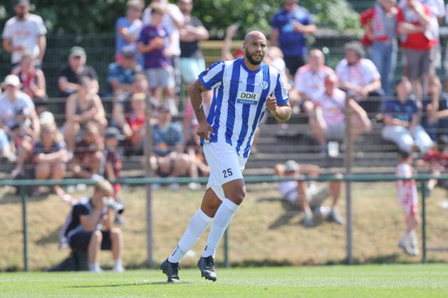 18.07.2026, xtgx, Fussball Testspiel, RB Leipzig - VSG Altglienicke emspor, v.l. John Anthony Brooks (Altglienicke, 25) Freisteller, Einzelbild, Ganzkoerper, single frame (DFL DFB REGULATIONS PROHIBIT ANY USE OF PHOTOGRAPHS as IMAGE SEQUENCES and or QUASI-VIDEO) Markranstädt *** July 18, 2026, xtgx, Soccer Friendly Match, RB Leipzig vs. VSG Altglienicke emspor, from left: John Anthony Brooks (Altglienicke), 25 cutouts, single frame, Full-body, single frame. DFL and DFB regulations prohibit any use of photographs as image sequences and or quasi-video. Markranstädt