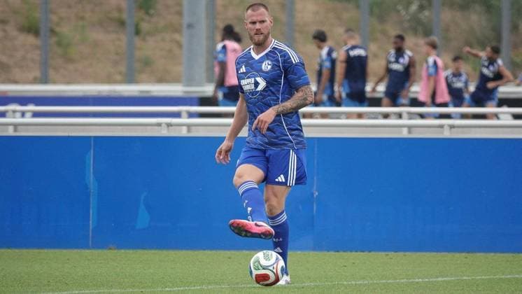 Fußball Testspiel Begegnung FC Schalke 04 U23 gegen TSV Steinbach Haiger ** NUR FÜR REDAKTIONELLE ZWECKE ** EDITORIAL USE ONLY **<p>FC-Spieler Kalas am Samstag, 18.07.2026 in der Fußball Testspiel Begegnung FC Schalke 04 U23 (blau) gegen TSV Steinbach Haiger auf dem Rasenplatz 4 am Parkstadion in Gelsenkirchen. Deutschland NRW Gelsenkirchen Copyright: MichaelxKorte *** FC Schalke 04 U23 vs. TSV Steinbach Haiger Friendly Match ** FOR EDITORIAL PURPOSES ONLY ** EDITORIAL USE ONLY ** p FC player Kalas on Saturday, July 18, 2026, during the soccer friendly match between FC Schalke 04 U23 (in blue) and TSV Steinbach Haiger on Field 4 at the Parkstadion in Gelsenkirchen, Germany (North Rhine-Westphalia), Gelsenkirchen. Copyright MichaelxKorte Copyright: MichaelxKorte doc86rryzazl3tfimv8npb ,EDITORIAL USE ONLY