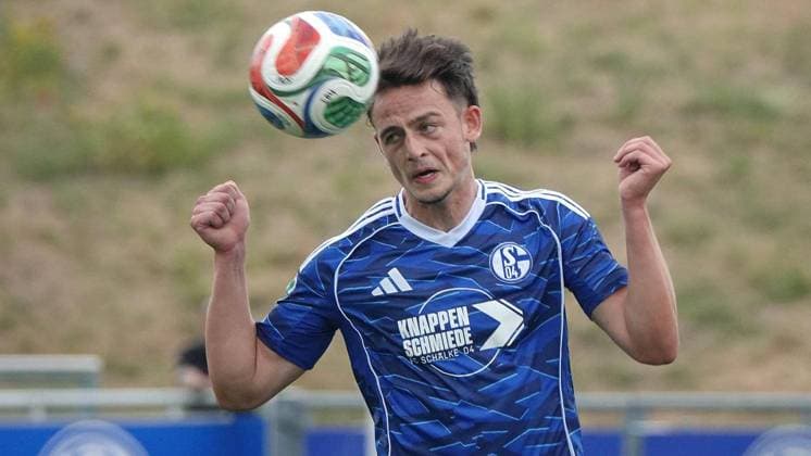Fußball Testspiel Begegnung FC Schalke 04 U23 gegen TSV Steinbach Haiger ** NUR FÜR REDAKTIONELLE ZWECKE ** EDITORIAL USE ONLY **<p>FC-Spieler Zeil am Samstag, 18.07.2026 in der Fußball Testspiel Begegnung FC Schalke 04 U23 (blau) gegen TSV Steinbach Haiger auf dem Rasenplatz 4 am Parkstadion in Gelsenkirchen. Deutschland NRW Gelsenkirchen Copyright: MichaelxKorte *** FC Schalke 04 U23 vs. TSV Steinbach Haiger Friendly Match ** FOR EDITORIAL PURPOSES ONLY ** EDITORIAL USE ONLY ** p FC Schalke 04 U23 players on Saturday, July 18, 2026, during the soccer friendly match between FC Schalke 04 U23 (in blue) and TSV Steinbach Haiger on Field 4 at the Parkstadion in Gelsenkirchen, Germany (North Rhine-Westphalia), Gelsenkirchen. Copyright MichaelxKorte Copyright: MichaelxKorte doc86rryzkct34o827200s ,EDITORIAL USE ONLY