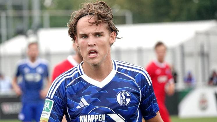 Fußball Testspiel Begegnung FC Schalke 04 U23 gegen TSV Steinbach Haiger ** NUR FÜR REDAKTIONELLE ZWECKE ** EDITORIAL USE ONLY **<p>FC-Spieler Weber am Samstag, 18.07.2026 in der Fußball Testspiel Begegnung FC Schalke 04 U23 (blau) gegen TSV Steinbach Haiger auf dem Rasenplatz 4 am Parkstadion in Gelsenkirchen. Deutschland NRW Gelsenkirchen Copyright: MichaelxKorte *** FC Schalke 04 U23 vs. TSV Steinbach Haiger Friendly Match ** FOR EDITORIAL PURPOSES ONLY ** EDITORIAL USE ONLY ** p FC player Weber on Saturday, July 18, 2026, during the soccer friendly match between FC Schalke 04 U23 (in blue) and TSV Steinbach Haiger on Field 4 at the Parkstadion in Gelsenkirchen, Germany (North Rhine-Westphalia), Gelsenkirchen. Copyright MichaelxKorte Copyright: MichaelxKorte doc86rrz0kr3ma1jozni19jf ,EDITORIAL USE ONLY
