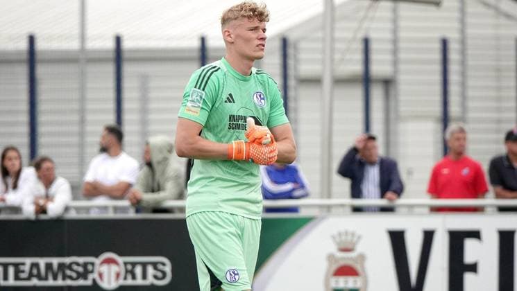 Fußball Testspiel Begegnung FC Schalke 04 U23 gegen TSV Steinbach Haiger ** NUR FÜR REDAKTIONELLE ZWECKE ** EDITORIAL USE ONLY **<p>FC-Torhüter Siebeking am Samstag, 18.07.2026 in der Fußball Testspiel Begegnung FC Schalke 04 U23 (blau) gegen TSV Steinbach Haiger auf dem Rasenplatz 4 am Parkstadion in Gelsenkirchen. Deutschland NRW Gelsenkirchen Copyright: MichaelxKorte *** FC Schalke 04 U23 vs. TSV Steinbach Haiger Friendly Match ** FOR EDITORIAL PURPOSES ONLY ** EDITORIAL USE ONLY ** p FC goalkeeper Siebeking on Saturday, July 18, 2026, during the soccer friendly match between FC Schalke 04 U23 (in blue) and TSV Steinbach Haiger on Field 4 at the Parkstadion in Gelsenkirchen, Germany (North Rhine-Westphalia), Gelsenkirchen. Copyright MichaelxKorte Copyright: MichaelxKorte doc86rrz2vcaj8fh5vs21pv ,EDITORIAL USE ONLY