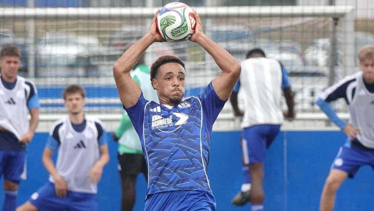 Fußball Testspiel Begegnung FC Schalke 04 U23 gegen TSV Steinbach Haiger ** NUR FÜR REDAKTIONELLE ZWECKE ** EDITORIAL USE ONLY **<p>FC-Spieler Toure am Samstag, 18.07.2026 in der Fußball Testspiel Begegnung FC Schalke 04 U23 (blau) gegen TSV Steinbach Haiger auf dem Rasenplatz 4 am Parkstadion in Gelsenkirchen. Deutschland NRW Gelsenkirchen Copyright: MichaelxKorte *** FC Schalke 04 U23 vs. TSV Steinbach Haiger Friendly Match ** FOR EDITORIAL PURPOSES ONLY ** EDITORIAL USE ONLY ** p FC player Toure on Saturday, July 18, 2026, during the soccer friendly match between FC Schalke 04 U23 (in blue) and TSV Steinbach Haiger on Field 4 at the Parkstadion in Gelsenkirchen, Germany (North Rhine-Westphalia), Gelsenkirchen. Copyright MichaelxKorte Copyright: MichaelxKorte doc86rrztp8r5d387wlmq8 ,EDITORIAL USE ONLY