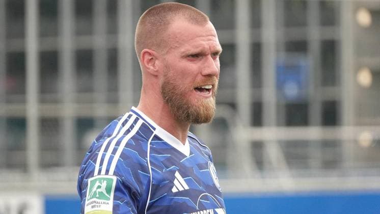 Fußball Testspiel Begegnung FC Schalke 04 U23 gegen TSV Steinbach Haiger ** NUR FÜR REDAKTIONELLE ZWECKE ** EDITORIAL USE ONLY **<p>FC-Spieler Kalas am Samstag, 18.07.2026 in der Fußball Testspiel Begegnung FC Schalke 04 U23 (blau) gegen TSV Steinbach Haiger auf dem Rasenplatz 4 am Parkstadion in Gelsenkirchen. Deutschland NRW Gelsenkirchen Copyright: MichaelxKorte *** FC Schalke 04 U23 vs. TSV Steinbach Haiger Friendly Match ** FOR EDITORIAL PURPOSES ONLY ** EDITORIAL USE ONLY ** p FC player Kalas on Saturday, July 18, 2026, during the soccer friendly match between FC Schalke 04 U23 (in blue) and TSV Steinbach Haiger on Field 4 at the Parkstadion in Gelsenkirchen, Germany (North Rhine-Westphalia), Gelsenkirchen. Copyright MichaelxKorte Copyright: MichaelxKorte doc86rrztzin0615ugrq20ds ,EDITORIAL USE ONLY