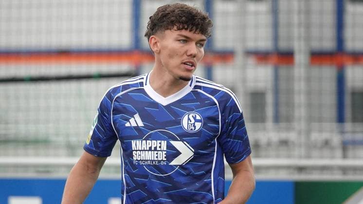 Fußball Testspiel Begegnung FC Schalke 04 U23 gegen TSV Steinbach Haiger ** NUR FÜR REDAKTIONELLE ZWECKE ** EDITORIAL USE ONLY **<p>FC-Spieler Louis Tober am Samstag, 18.07.2026 in der Fußball Testspiel Begegnung FC Schalke 04 U23 (blau) gegen TSV Steinbach Haiger auf dem Rasenplatz 4 am Parkstadion in Gelsenkirchen. Deutschland NRW Gelsenkirchen Copyright: MichaelxKorte *** FC Schalke 04 U23 vs. TSV Steinbach Haiger Friendly Match ** FOR EDITORIAL PURPOSES ONLY ** EDITORIAL USE ONLY ** p FC player Louis Tober on Saturday, July 18, 2026, during the soccer friendly match between FC Schalke 04 U23 (in blue) and TSV Steinbach Haiger on Field 4 at the Parkstadion in Gelsenkirchen, Germany (North Rhine-Westphalia), Gelsenkirchen. Copyright MichaelxKorte Copyright: MichaelxKorte doc86rryyvw9uxt6w5fnpb ,EDITORIAL USE ONLY