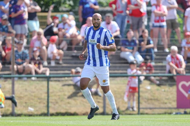 18.07.2026, xtgx, Fussball Testspiel, RB Leipzig - VSG Altglienicke emspor, v.l. John Anthony Brooks (Altglienicke, 25) Freisteller, Einzelbild, Ganzkoerper, single frame (DFL DFB REGULATIONS PROHIBIT ANY USE OF PHOTOGRAPHS as IMAGE SEQUENCES and or QUASI-VIDEO) Markranstädt *** July 18, 2026, xtgx, Soccer Friendly Match, RB Leipzig vs. VSG Altglienicke emspor, from left: John Anthony Brooks (Altglienicke), 25 cutouts, single frame, Full-body, single frame. DFL and DFB regulations prohibit any use of photographs as image sequences and or quasi-video. Markranstädt