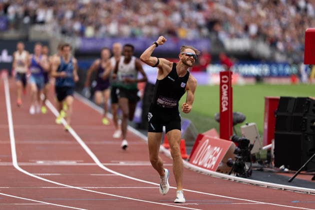 July 18, 2026, London, United Kingdom: Josh Kerr of Great Britain celebrates after winning the Emsley Carr Mile in a world record time of 3:42.66 during the Novuna London Athletics Meet at London Stadium. London United Kingdom - ZUMAh209 20260718_zsp_h209_008 Copyright: xAlixHabibx