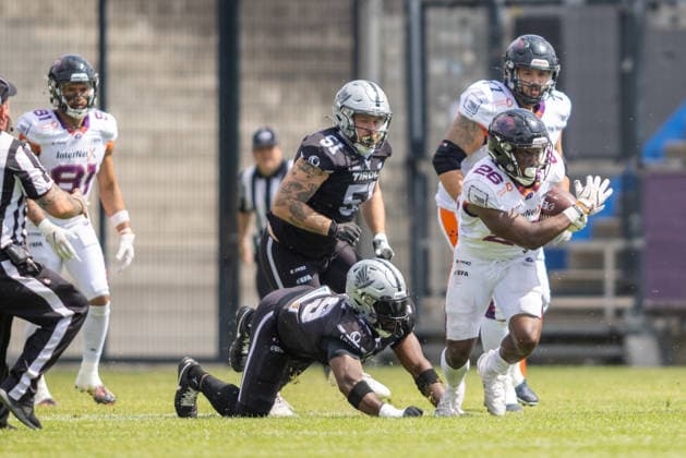 Antony Marvyn Bouembe (Frankfurt Galaxy, 26) runs with the ball, Frankfurt Galaxy vs Raiders Tirol, American Football, EFA, Week 10, 2026, 18.07.2026, Frankfurt a.M. PSD Bank Arena Germany Copyright: xFootxBowl BjörnxKecker_Keckenbax