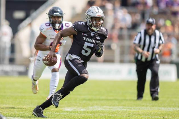 Sport Bilder des Tages Kenyatte Allen Jr. (Raiders Tirol, 05) runs with the ball, Frankfurt Galaxy vs Raiders Tirol, American Football, EFA, Week 10, 2026, 18.07.2026, Frankfurt a.M. PSD Bank Arena Germany Copyright: xFootxBowl BjörnxKecker_Keckenbax