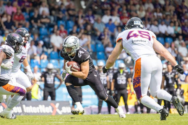 Lukas Haslwanter (Raiders Tirol, 24) runs with the ball, Frankfurt Galaxy vs Raiders Tirol, American Football, EFA, Week 10, 2026, 18.07.2026, Frankfurt a.M. PSD Bank Arena Germany Copyright: xFootxBowl BjörnxKecker_Keckenbax