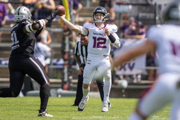 Ethan Garbers (Frankfurt Galaxy, 12) throws the ball, Frankfurt Galaxy vs Raiders Tirol, American Football, EFA, Week 10, 2026, 18.07.2026, Frankfurt a.M. PSD Bank Arena Germany Copyright: xFootxBowl BjörnxKecker_Keckenbax