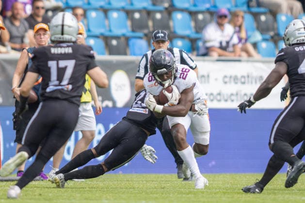 Antony Marvyn Bouembe (Frankfurt Galaxy, 26) runs with the ball and is tackled by Angelo Grose (Raiders Tirol, 21), Frankfurt Galaxy vs Raiders Tirol, American Football, EFA, Week 10, 2026, 18.07.2026, Frankfurt a.M. PSD Bank Arena Germany Copyright: xFootxBowl BjörnxKecker_Keckenbax