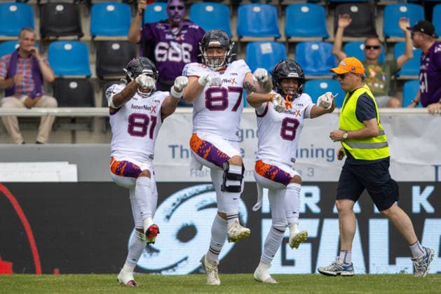 Jubel, Celebration, Freude, Emotion, Feier, Adria Botella Moreno (Frankfurt Galaxy, 87), Tyler Foster (Frankfurt Galaxy, 08), Brevin Easton (Frankfurt Galaxy, 81), Frankfurt Galaxy vs Raiders Tirol, American Football, EFA, Week 10, 2026, 18.07.2026, Frankfurt a.M. PSD Bank Arena Germany Copyright: xFootxBowl BjörnxKecker_Keckenbax