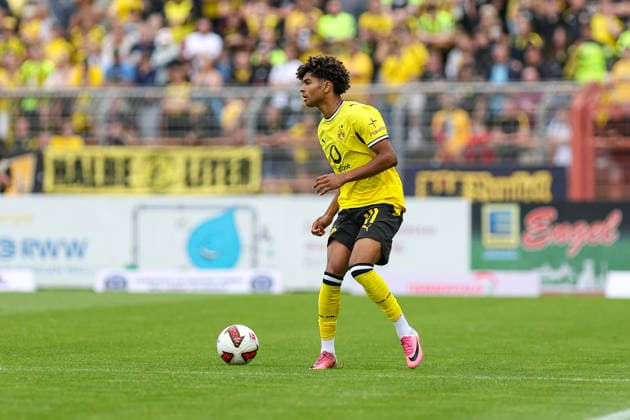 18.07.2026, GER, Fussball, Herren, Vorbereitungsspiel, Saison 2026 2027, Rot-Weiß Oberhausen - Borussia Dortmund Mathis Albert (BVB) in Aktion am Ball, Einzelaktion Oberhausen Stadion Niederrhein Nordrhein-Westfalen Deutschland *** July 18, 2026, GER, Soccer, Men s, Preseason Match, 2026–2027 Season, Rot-Weiß Oberhausen vs. Borussia Dortmund, Mathis Albert (BVB) in action with the ball, solo play, Oberhausen Stadium, Lower Rhine, North Rhine-Westphalia, Germany Copyright: xAdrianxSchlüterx