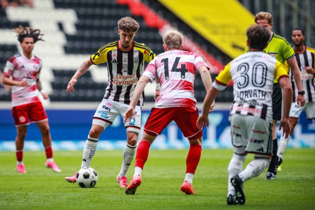 SOCCER - LASK vs Duesseldorf, test match LINZ,AUSTRIA,18.JUL.26 - SOCCER - ADMIRAL Bundesliga, 3. Liga, Linzer ASK vs Fortuna Duesseldorf, test match. Image shows Christoph Lang (LASK) and Jomaine Consbruch (Duesseldorf).  GEPAxpictures xManuelxBinder
