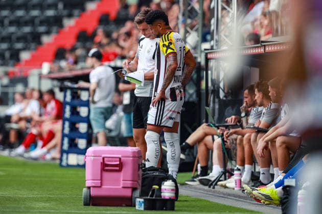 SOCCER - LASK vs Duesseldorf, test match LINZ,AUSTRIA,18.JUL.26 - SOCCER - ADMIRAL Bundesliga, 3. Liga, Linzer ASK vs Fortuna Duesseldorf, test match. Image shows Maximilian Ritscher (LASK) and Andres Andrade (LASK).  GEPAxpictures xManuelxBinder