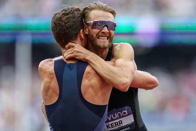 2026 Wanda Diamond League - Novuna London Athletics Meet Josh Kerr of Great Britain is congratulated after setting a new world record time during the Elmsley-Carr mile at the Wanda Diamond League meeting at the London Stadium in Stratford, London. United Kingdom  Copyright: xMIxNewsx originalFilename:fletcher-wandadua260718_npLZz.jpg