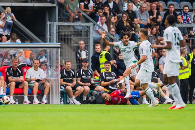 Ariyou Ayinla (Wuppertaler SV, 27) wird von Wael Mohya (Borussia Moenchengladbach, 36) gefoult Wuppertaler SV vs. Borussia Moenchengladbach, Fussball, Freundschaftsspiel, Saison 2026 27, 18.07.2026, Wuppertaler SV vs. Borussia Moenchengladbach, Fussball, Freundschaftsspiel, Saison 2026 27, 18.07.2026 Wuppertal *** Ariyou Ayinla (Wuppertaler SV, 27) is fouled by Wael Mohya (Borussia Mönchengladbach, 36). Wuppertaler SV vs. Borussia Mönchengladbach, soccer, friendly match, 2026–27 season, July 18, 2026, Wuppertaler SV vs. Borussia Mönchengladbach, soccer, friendly match, 2026–27 season, July 18, 2026, Wuppertal Copyright: xEibner-Pressefoto LukasxBaldygax EP_LBA
