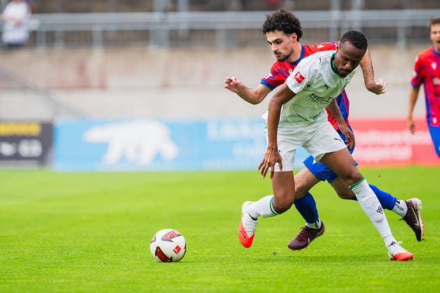 Arian Amyn (Wuppertaler SV, 17) im Zweikampf mit Nathan Ngoumou (Borussia Moenchengladbach, 19) Wuppertaler SV vs. Borussia Moenchengladbach, Fussball, Freundschaftsspiel, Saison 2026 27, 18.07.2026, Wuppertaler SV vs. Borussia Moenchengladbach, Fussball, Freundschaftsspiel, Saison 2026 27, 18.07.2026 Wuppertal *** Arian Amyn (Wuppertaler SV), 17, in a tackle with Nathan Ngoumou (Borussia Mönchengladbach), 19; Wuppertaler SV vs. Borussia Mönchengladbach, soccer, friendly match, 2026–27 season, July 18, 2026, Wuppertaler SV vs. Borussia Mönchengladbach, soccer, friendly match, 2026–27 season, July 18, 2026, Wuppertal Copyright: xEibner-Pressefoto LukasxBaldygax EP_LBA