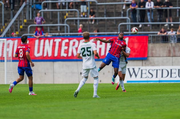 Brightney Igbinadolor (Wuppertaler SV, 09) behauptet den Ball Wuppertaler SV vs. Borussia Moenchengladbach, Fussball, Freundschaftsspiel, Saison 2026 27, 18.07.2026, Wuppertaler SV vs. Borussia Moenchengladbach, Fussball, Freundschaftsspiel, Saison 2026 27, 18.07.2026 Wuppertal *** Brightney Igbinadolor, Wuppertaler SV, No. 9, wins the ball. Wuppertaler SV vs. Borussia Mönchengladbach, Soccer, Friendly Match, 2026–27 Season, July 18, 2026, Wuppertaler SV vs. Borussia Mönchengladbach, Soccer, Friendly Match, 2026–27 Season, July 18, 2026, Wuppertal Copyright: xEibner-Pressefoto LukasxBaldygax EP_LBA