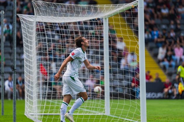 Florian Neuhaus (Borussia Moenchengladbach, 10) enttauscht nach einem Torschuss Wuppertaler SV vs. Borussia Moenchengladbach, Fussball, Freundschaftsspiel, Saison 2026 27, 18.07.2026, Wuppertaler SV vs. Borussia Moenchengladbach, Fussball, Freundschaftsspiel, Saison 2026 27, 18.07.2026 Wuppertal *** Florian Neuhaus of Borussia Mönchengladbach, No. 10, looks disappointed after taking a shot on goal. Wuppertaler SV vs. Borussia Mönchengladbach, soccer, friendly match, 2026–27 season, July 18, 2026, Wuppertaler SV vs. Borussia Mönchengladbach, soccer, friendly match, 2026–27 season, July 18, 2026, Wuppertal Copyright: xEibner-Pressefoto LukasxBaldygax EP_LBA