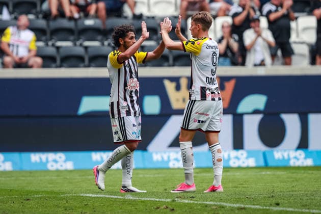 SOCCER - LASK vs Duesseldorf, test match LINZ,AUSTRIA,18.JUL.26 - SOCCER - ADMIRAL Bundesliga, 3. Liga, Linzer ASK vs Fortuna Duesseldorf, test match. Image shows the rejoicing of Ramiz Harakate (LASK) and Krystof Danek (LASK).  GEPAxpictures xManuelxBinder