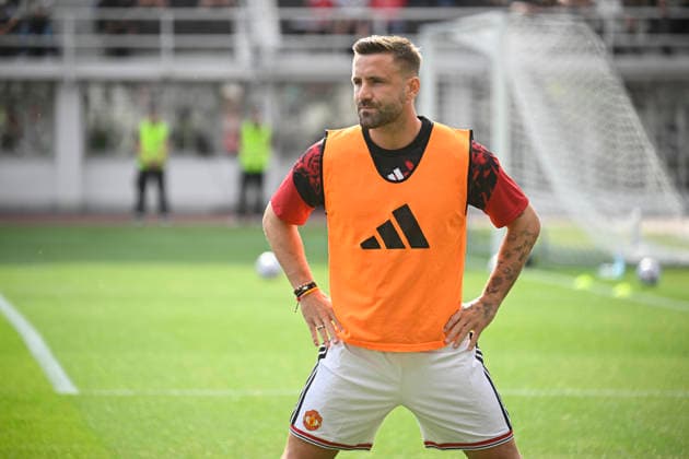 LKS 20260718 Manchester United, ManU s Luke Shaw warms up before the football opening pre-season friendly match between Manchester United and Wrexham AFC at Helsinki Olympic Stadium in Helsinki, Finland on July 18, 2026. - MARKKU ULANDER Helsinki Finland EWwlTVfbU9E  Copyright: xMarkkuxUlanderx EWwlTVfbU9E