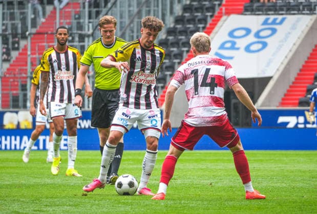 Fussball Österreich - 18.07.2026 - MatchPR Summer Series Upper Austria - Internationales Testspiel - LASK Linz vs. Fortuna Düsseldorf - Raiffeisen Arena (Linz, Österreich): Christoph Lang (LASK) *** Soccer Austria July 18, 2026 MatchPR Summer Series Upper Austria International Friendly LASK Linz vs. Fortuna Düsseldorf Raiffeisen Arena, Linz, Austria Christoph Lang LASK Copyright: xLukasxBierederx