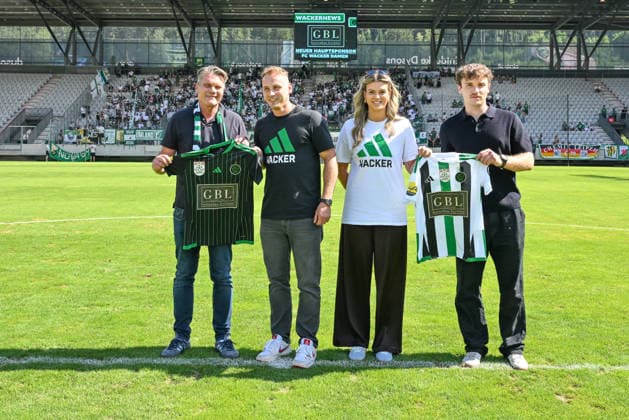 SOCCER - Wacker vs Chemie Leipzig, test match INNSBRUCK,AUSTRIA,18.JUL.26 - SOCCER - ADMIRAL 2.Liga, Regionalliga Nordost, FC Wacker Innsbruck vs BSG Chemie Leipzig, test match. Image shows president Hannes Rauch (Wacker), sponsor Lukas Lechner, Sofia Gabriel and Jonathan Hoff (Wacker).  GEPAxpictures xDanielxSchoenherr