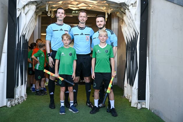 SOCCER - Wacker vs Chemie Leipzig, test match INNSBRUCK,AUSTRIA,18.JUL.26 - SOCCER - ADMIRAL 2.Liga, Regionalliga Nordost, FC Wacker Innsbruck vs BSG Chemie Leipzig, test match. Image shows assistant referee Johannes Haerting, referee Stefan Gamper and assistant referee Erkan Yilmaz with kids.  GEPAxpictures xDanielxSchoenherr