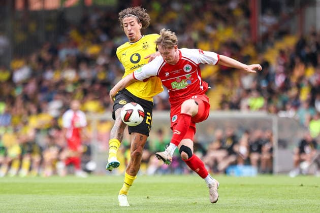 2026.07.18, xkwix, Fußball, Testspiel, Rot-Weiß Oberhausen - Borussia Dortmund, Stadion Niederrhein, Testspiel, Saison 2026 2027: Fabio Silva (Borussia Dortmund 21) im Zweikampf gegen Simon Ludwig (Rot-Weiß Oberhausen 24) DFB regulations prohibit any use of photographs as image sequences and or quasi-video. Photo: xKamilxWilkowskixPressefotoKochx Nordrhein-Westfalen Deutschland *** July 18, 2026, xkwix, Soccer, Friendly Match, Rot-Weiß Oberhausen vs. Borussia Dortmund, Niederrhein Stadium, Friendly Match, 2026–2027 season: Fabio Silva (Borussia Dortmund, No. 21) in a tackle against Simon Ludwig (Rot-Weiß Oberhausen, No. 24). DFB regulations prohibit any use of photographs as image sequences and or quasi-video. Photo: xKamilxWilkowskixPressefotoKochx, North Rhine-Westphalia, Germany