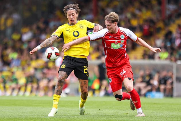 2026.07.18, xkwix, Fußball, Testspiel, Rot-Weiß Oberhausen - Borussia Dortmund, Stadion Niederrhein, Testspiel, Saison 2026 2027: Fabio Silva (Borussia Dortmund 21) im Zweikampf gegen Simon Ludwig (Rot-Weiß Oberhausen 24) DFB regulations prohibit any use of photographs as image sequences and or quasi-video. Photo: xKamilxWilkowskixPressefotoKochx Nordrhein-Westfalen Deutschland *** July 18, 2026, xkwix, Soccer, Friendly Match, Rot-Weiß Oberhausen vs. Borussia Dortmund, Niederrhein Stadium, Friendly Match, 2026–2027 season: Fabio Silva (Borussia Dortmund, No. 21) in a tackle against Simon Ludwig (Rot-Weiß Oberhausen, No. 24). DFB regulations prohibit any use of photographs as image sequences and or quasi-video. Photo: xKamilxWilkowskixPressefotoKochx, North Rhine-Westphalia, Germany