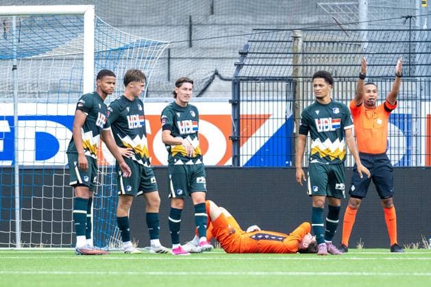 EINDHOVEN , 18-07-2026 , Jan Louwers Stadium , pre season 2026 2027 , Dutch Keukenkampioen divisie , football , match between FC Eindhoven and FC Den Bosch, picture shows injury FC Eindhoven keeper Jort Borgmans Eindhoven - Den Bosch (friendly)  x205090557x Copyright: