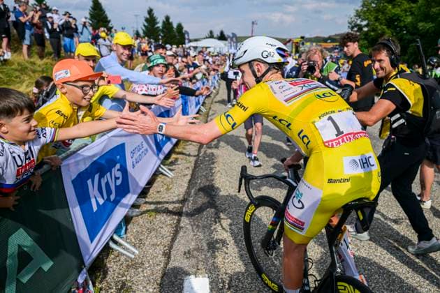 Tour de France 2026 Stage 14 LE MARKSTEIN, FRANCE - JULY 18 : Pogacar Tadej (SLO) of UAE Team Emirates XRG celebrating his victory during stage 14 of the 113rd edition of Tour de France an UCI World Tour 2.UWT cycling road race stage for Men Elite of 155 km with start in Mulhouse and finish in Le Markstein on July 18, 2026 in Le Markstein, France, 18 07 2026 Le Markstein France  Copyright: xDavidxPintensx