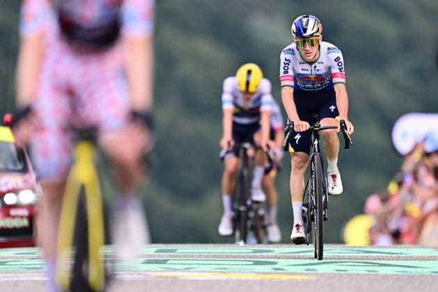 Tour de France 2026 Stage 14 LE MARKSTEIN, FRANCE - JULY 18 : Evenepoel Remco (BEL) of Red Bull BORA Hansgrohe at the finish line during stage 14 of the 113rd edition of Tour de France an UCI World Tour 2.UWT cycling road race stage for Men Elite of 155 km with start in Mulhouse and finish in Le Markstein on July 18, 2026 in Le Markstein, France, 18 07 2026 ( Motordriver Kurt Vandenborre - Le Markstein France  Copyright: xPeterxDexVoechtx
