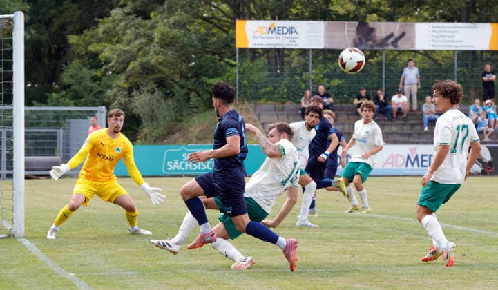 CFC vs Greuther Fürth U23 18.07.2026 Chemnitz, Stadion an der Irkutsker Straße, Fussball, Regionalliga Nordost, , Testspiel , CFC, CFC vs Greuther Fürth U23 Domenico Alberico (CFC) und Yannik Scholz (14) Chemnitz Sachsen BRD *** CFC vs. Greuther Fürth U23, July 18, 2026, Chemnitz, Stadion an der Irkutsker Straße, Sports, Soccer, Northeast Regional League, , Friendly Match, CFC, CFC vs. Greuther Fürth U23, Domenico Alberico (CFC) and Yannik Scholz, 14, Chemnitz, Saxony, Germany