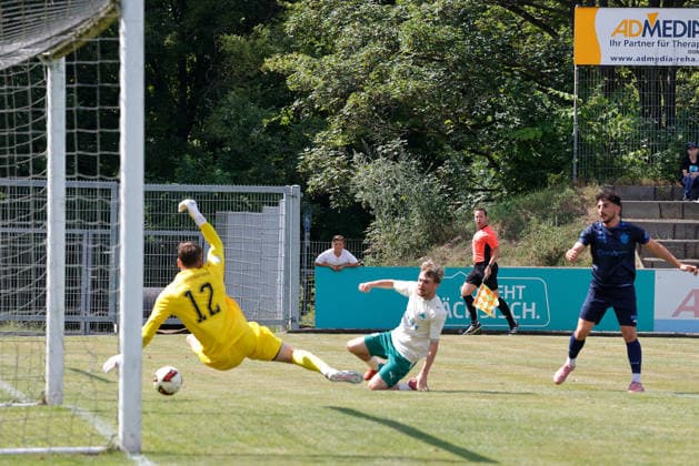 CFC vs Greuther Fürth U23 18.07.2026 Chemnitz, Stadion an der Irkutsker Straße, Fussball, Regionalliga Nordost, , Testspiel , CFC, CFC vs Greuther Fürth U23 Domeniko Alberico schiesst Chemnitz Sachsen BRD *** CFC vs. Greuther Fürth U23, July 18, 2026, Chemnitz, Stadion an der Irkutsker Straße, Sports, Soccer, Northeast Regional League, , Friendly Match, CFC, CFC vs. Greuther Fürth U23, Domeniko Alberico scores, Chemnitz, Saxony, Germany