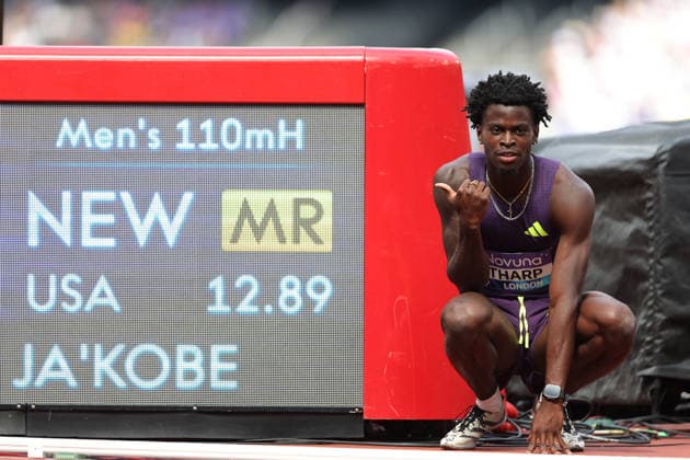 Sport Themen der Woche KW29 Sport Bilder des Tages RECORD DATE NOT STATED 18th July 2026; London Stadium, London, England; 2026 Diamond League Novuna London Athletics Meet; Ja& x2019;Kobe Tharp of United States celebrates after winning the men& x2019;s 110m hurdles poses next to the Meeting Record Omega signage JohnxPatrickxFletcher