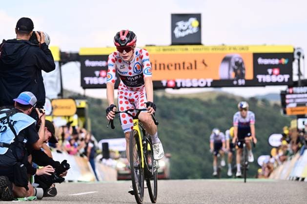 Tour de France 2026 Stage 14 LE MARKSTEIN, FRANCE - JULY 18 : Vingegaard Jonas (DEN) of Team Visma Lease a Bike at the finish line during stage 14 of the 113rd edition of Tour de France an UCI World Tour 2.UWT cycling road race stage for Men Elite of 155 km with start in Mulhouse and finish in Le Markstein on July 18, 2026 in Le Markstein, France, 18 07 2026 ( Motordriver Kurt Vandenborre - Le Markstein France  Copyright: xPeterxDexVoechtx