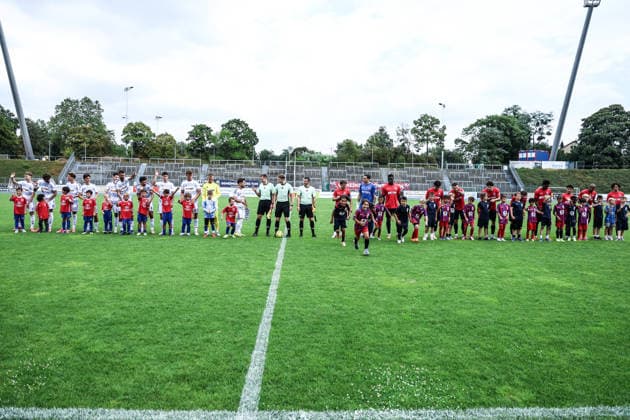 Fussball, 3.Liga Saison 2026 2027 Testspiel Bonner SC - MSV Duisburg 18.07.2026, Sportpark Nord Die Teams vor dem Spiel Bonn Sportpark Nord Nordrhein-Westfalen Deutschland *** Sports, Soccer, 3rd Division, 2026–2027 Season: Friendly Match between Bonner SC and MSV Duisburg on July 18, 2026, at Sportpark Nord. The teams before the game: Bonn, Sportpark Nord, North Rhine-Westphalia, Germany