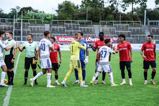 Fussball, 3.Liga Saison 2026 2027 Testspiel Bonner SC - MSV Duisburg 18.07.2026, Sportpark Nord Shake Hands Bonn Sportpark Nord Nordrhein-Westfalen Deutschland *** Sports, Soccer, 3rd Division, 2026–2027 Season, Friendly Match: Bonner SC vs. MSV Duisburg, July 18, 2026, Sportpark Nord, Shake Hands Bonn, Sportpark Nord, North Rhine-Westphalia, Germany