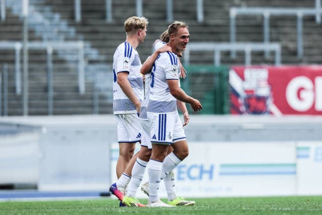 Fussball, 3.Liga Saison 2026 2027 Testspiel Bonner SC - MSV Duisburg 18.07.2026, Sportpark Nord Torjubel MSV Duisburg nach dem Tor zum 4-0 die Spieler freuen sich Bonn Sportpark Nord Nordrhein-Westfalen Deutschland *** Sports, Soccer, 3rd Division, 2026–2027 Season, Friendly Match: Bonner SC vs. MSV Duisburg, July 18, 2026, Sportpark Nord, MSV Duisburg celebrates after scoring the 4–0 goal; the players are delighted, Bonn, Sportpark Nord, North Rhine-Westphalia, Germany