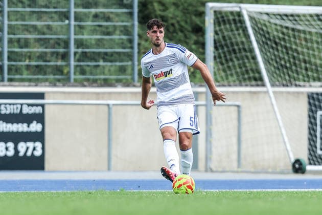 Fussball, 3.Liga Saison 2026 2027 Testspiel Bonner SC - MSV Duisburg 18.07.2026, Sportpark Nord Tobias Fleckstein (MSV Duisburg, 5) Bonn Sportpark Nord Nordrhein-Westfalen Deutschland *** Sports, Soccer, 3rd Division, 2026–2027 Season, Friendly Match: Bonner SC vs. MSV Duisburg, July 18, 2026, Sportpark Nord, Tobias Fleckstein (MSV Duisburg), 5, Bonn, Sportpark Nord, North Rhine-Westphalia, Germany